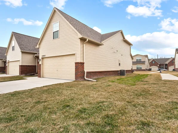 23906 White Pine St, Flat Rock, MI 48134