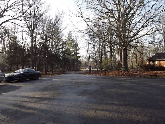 4th image of 7701 Newsome Ct