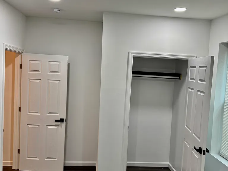 2144 W Grange Ave — Photo 11