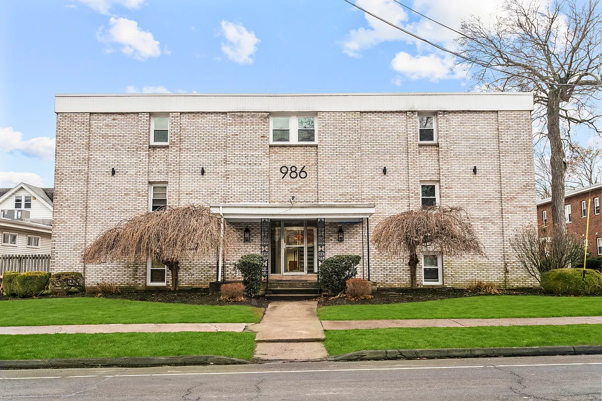 Building Photo - 986 Whalley Ave #A1