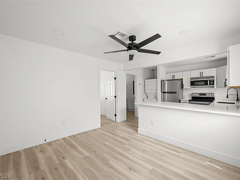 623 N 10th St #D — Photo 4
