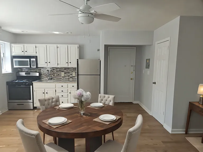 Riverside Estates Apartment Homes — Photo 10