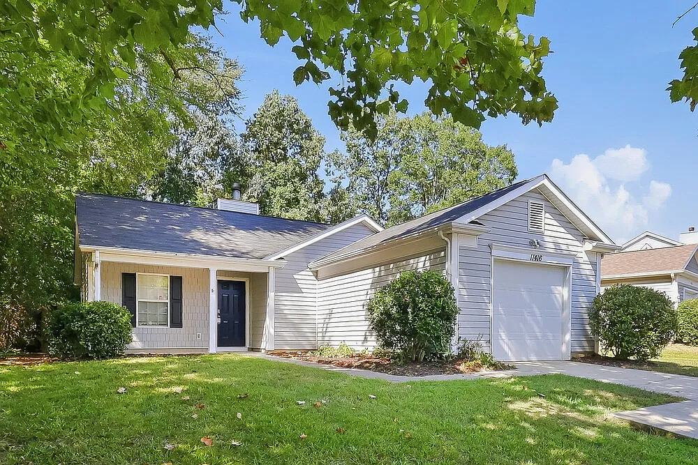 3 bed, 2.0 bath, 1450 sqft, $1,995 — Photo 3
