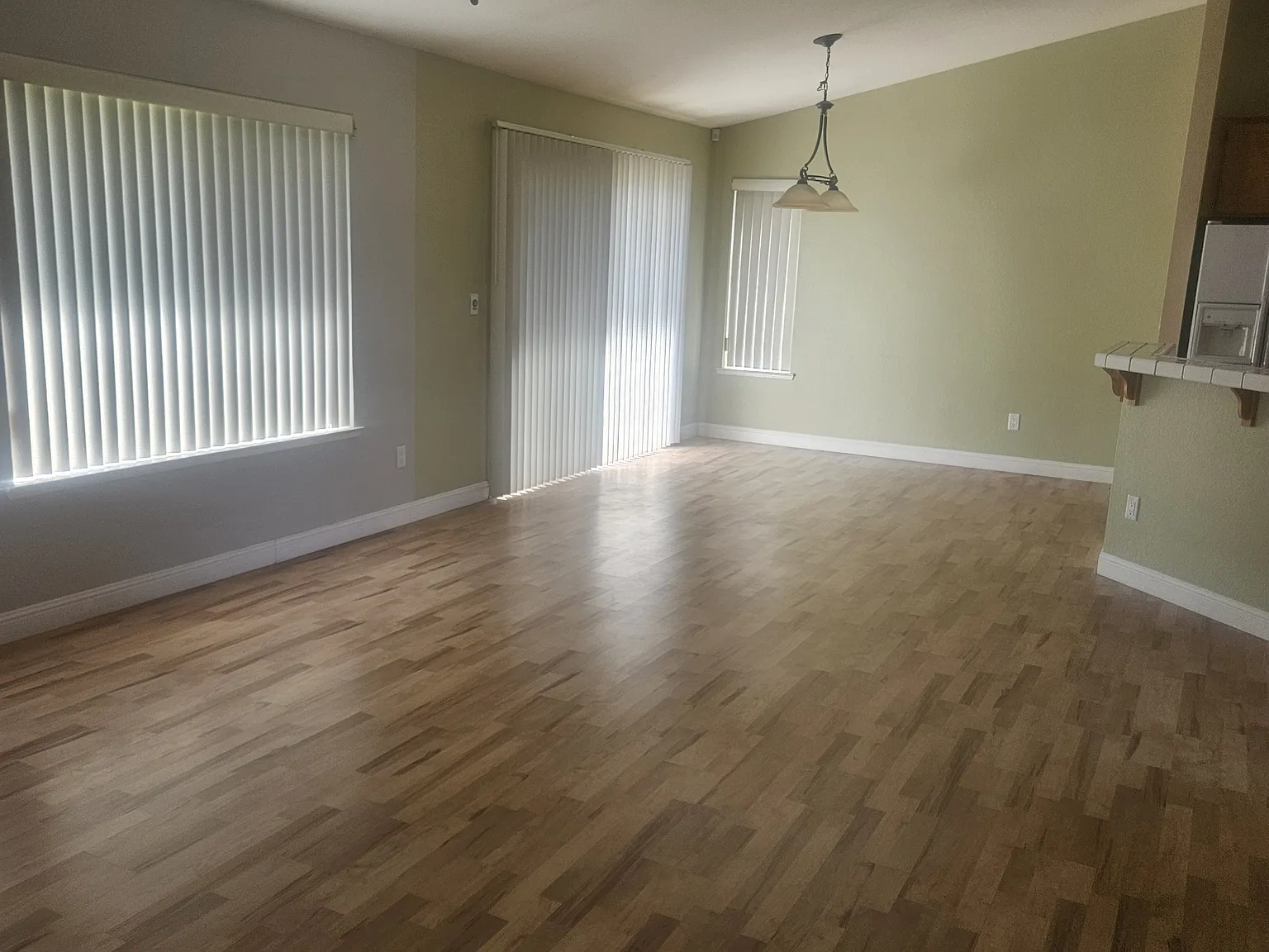 3 bed, 1356 sqft, $2,550 — Photo 3