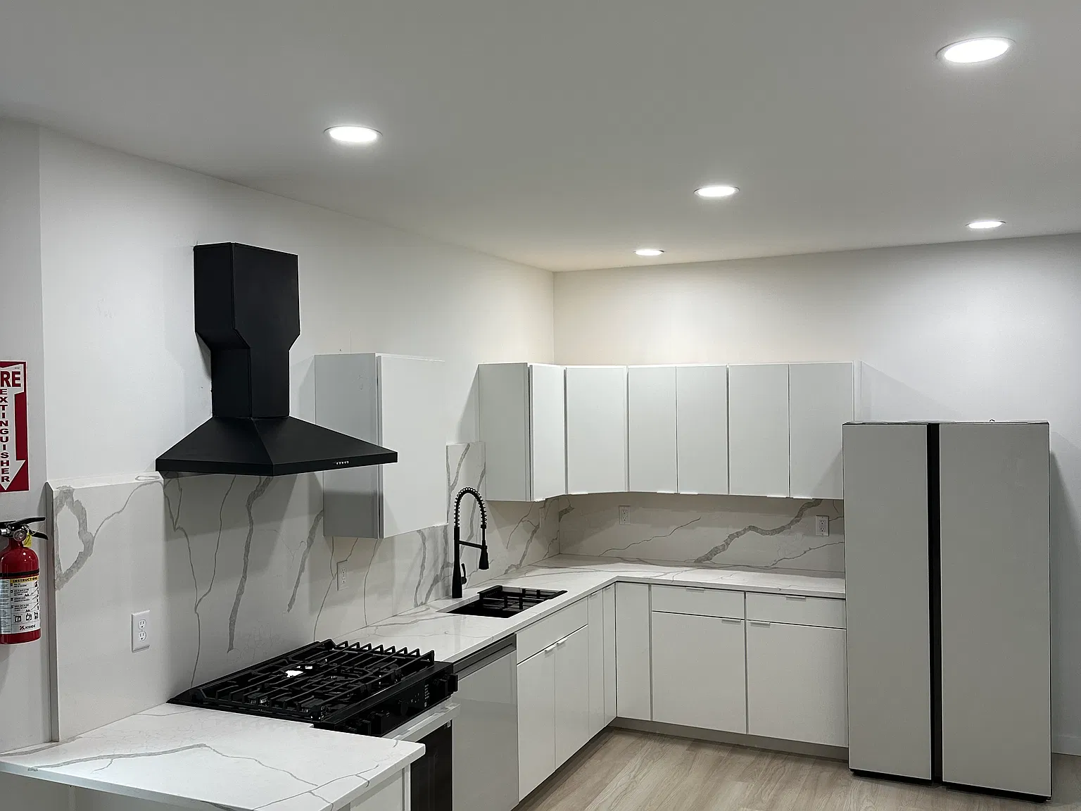 5 bed, 3100 sqft, $3,300 — Photo 2