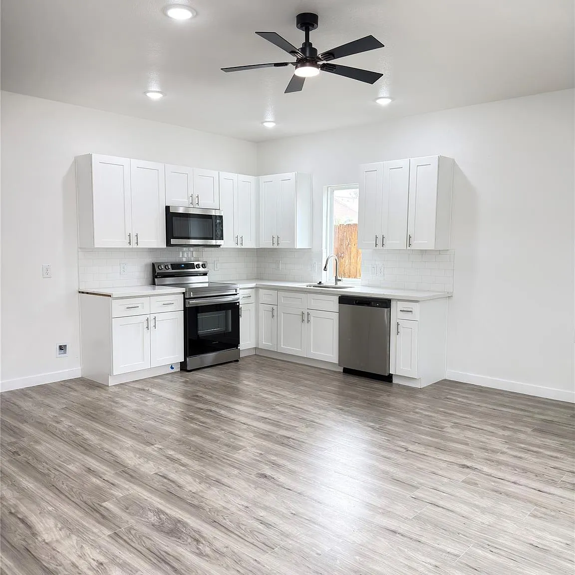 3 bed, 2.5 bath, $1,750 — Photo 3