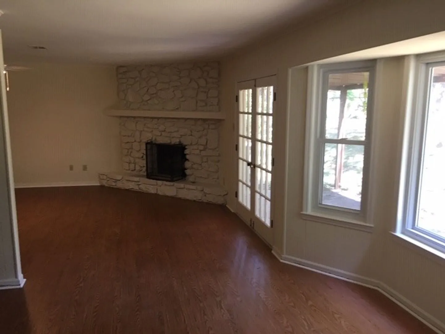 3 bed, 2.0 bath, 1650 sqft, $1,450 — Photo 3