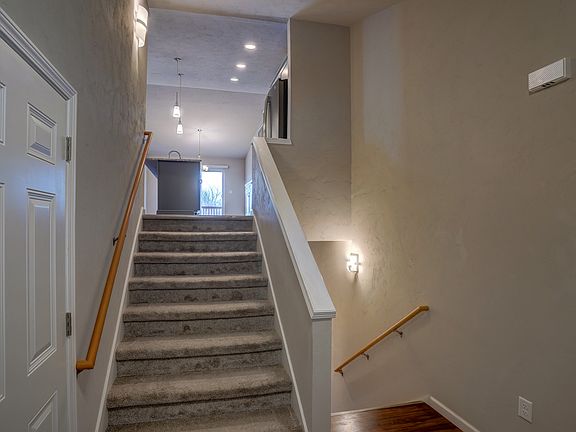 4th image of 826 Thompson Dr