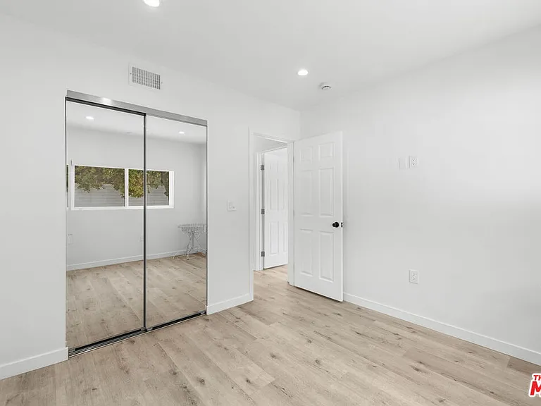 14642 Runnymede St — Photo 33