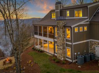 521 S Brady Point Rd, Signal Mountain, TN 37377