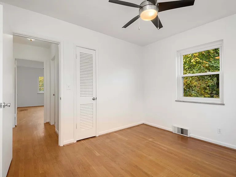 3830-3832 Ault Park Ave — Photo 9