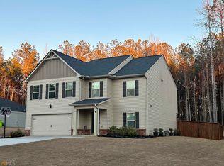 137 N Meadows Ridge Dr, Grantville, GA 30220