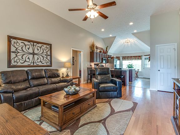 4th image of 2718 Abston Ct