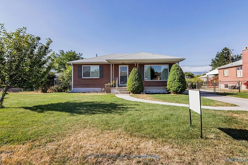 1st image of 967 E Montclair Dr