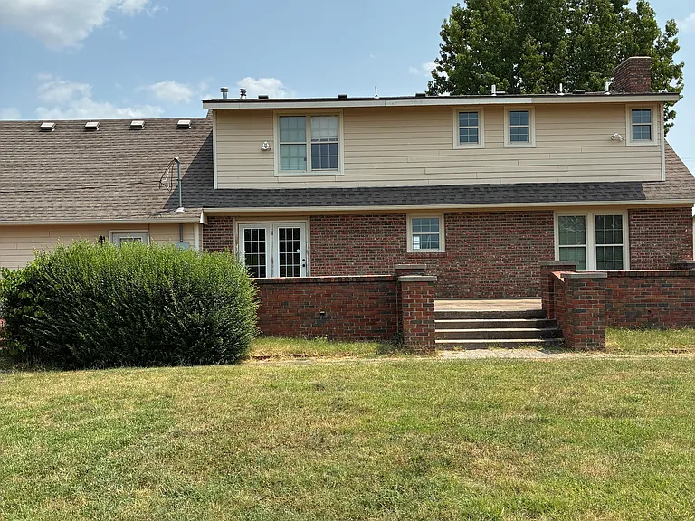 1902 Texas Ave — Photo 8
