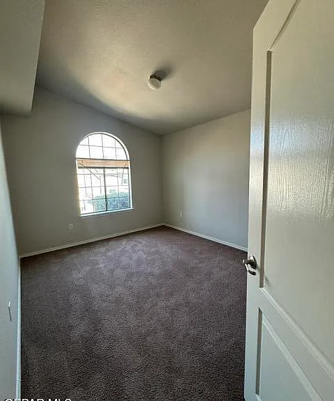 2508 Sparrow Point St — Photo 24