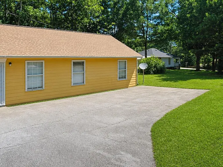 6112 Green Acres Dr SW — Photo 2