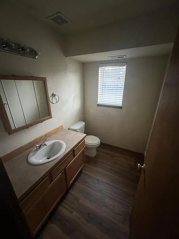 2219 E Lakeside Ave — Photo 4