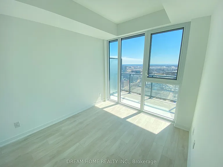 5 Defries St #911 — Photo 8