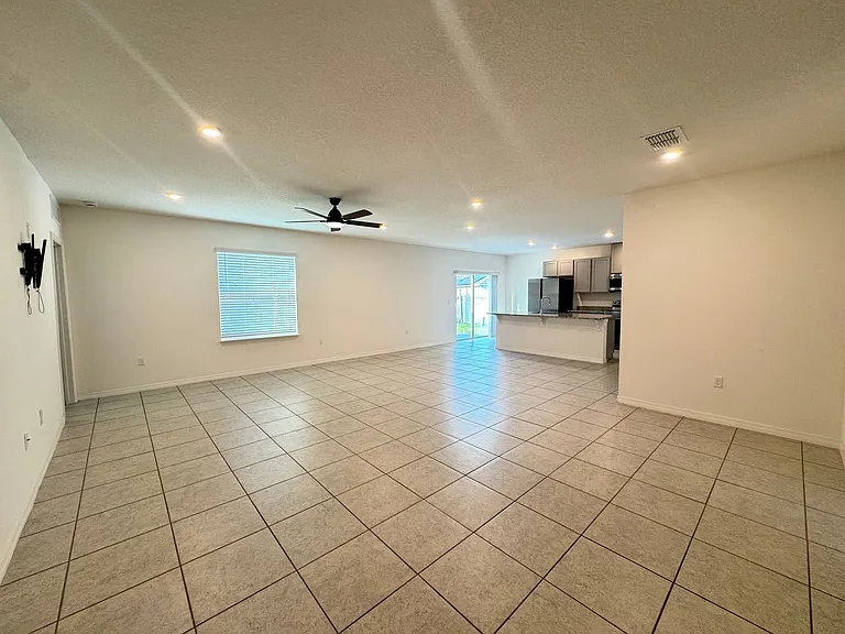 320 Mariana Way — Photo 6