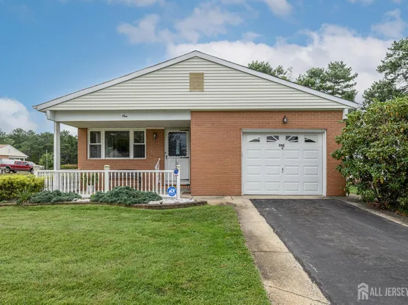 1 Selkirk Ave, Toms River, NJ 08757
