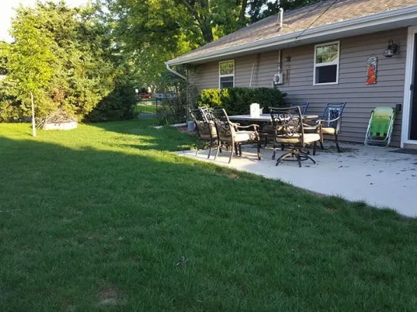 2252 Knollaire Dr, Washington, IL 61571