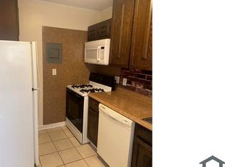 33 Nob Hill Cir #33C, Bridgeport, CT 06610