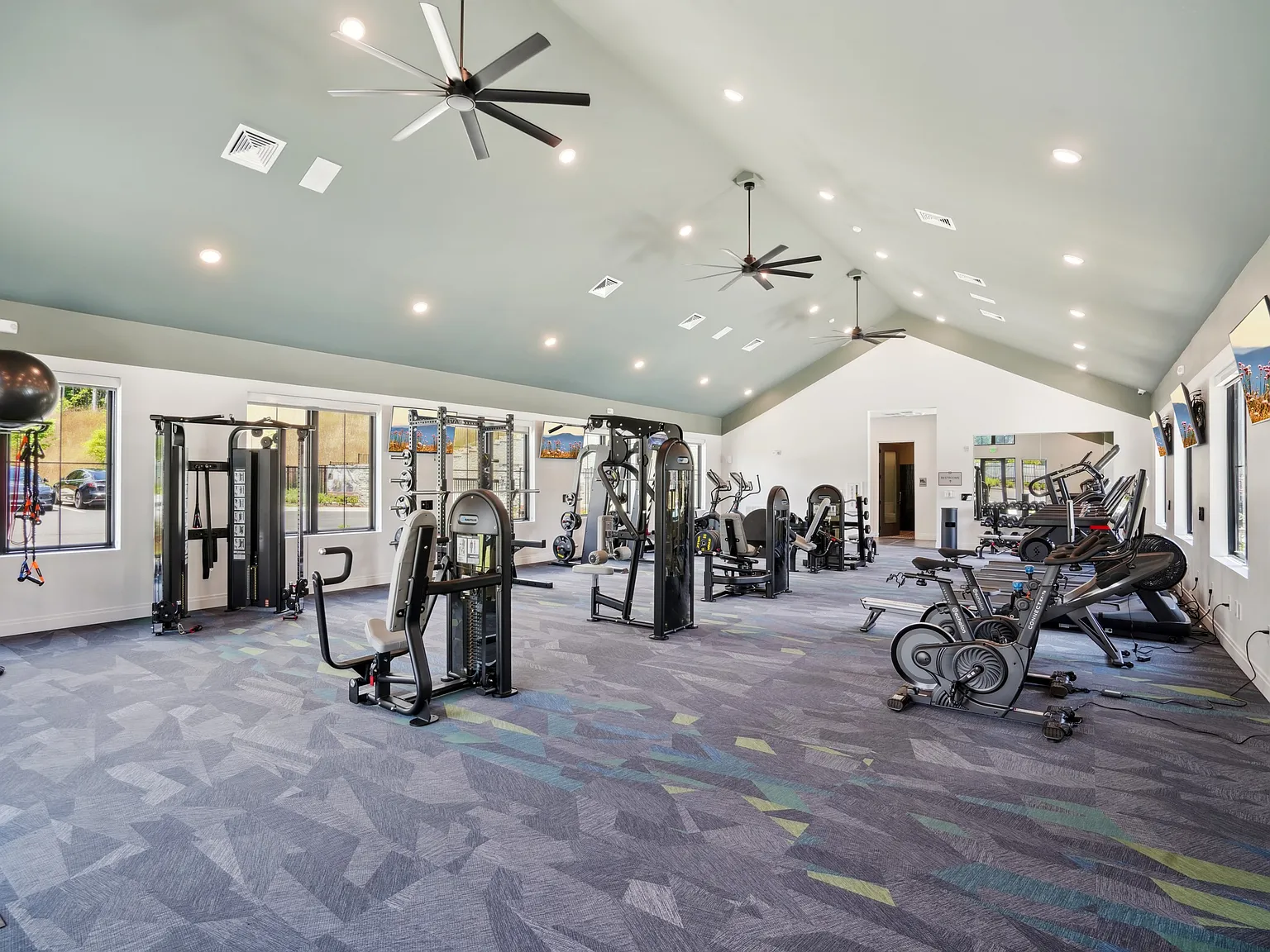 The Pullman Luxury Apartments — Photo 4