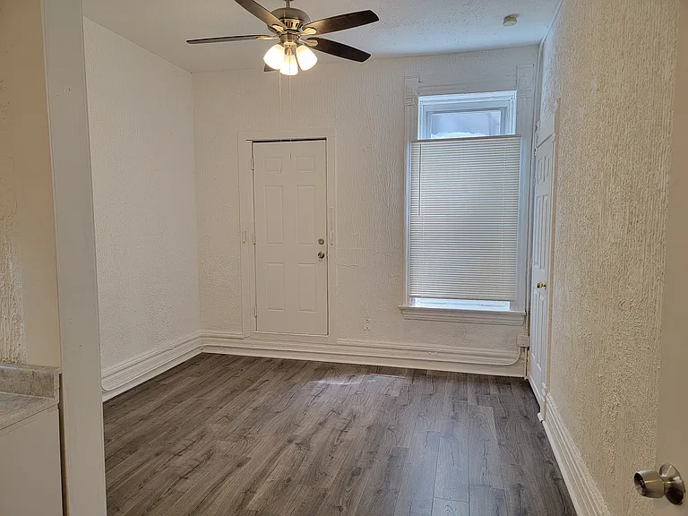 1359 W Walton St #1B — Photo 9