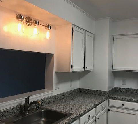 2nd image of 15471 Cliffview Dr