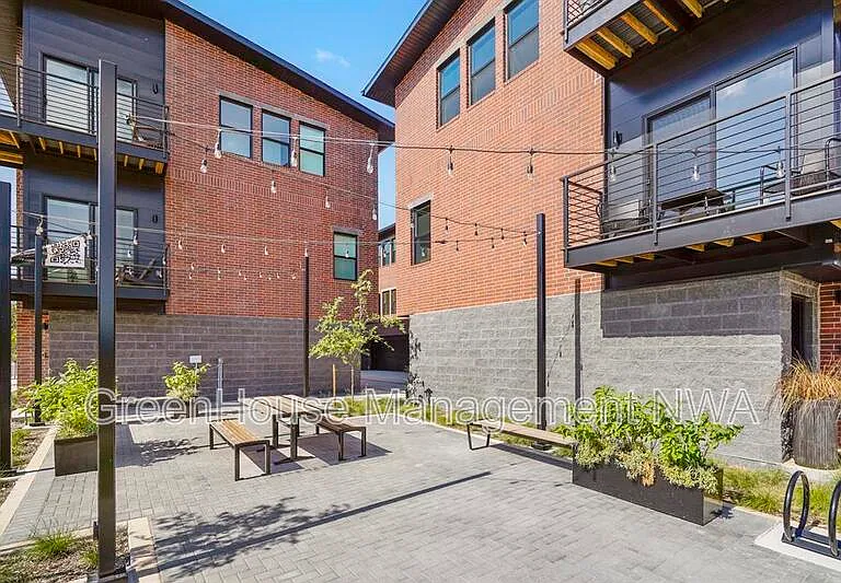 627 SW C St — Photo 21