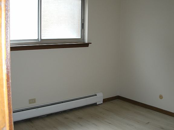 5th image of 2129 177th St APT 4