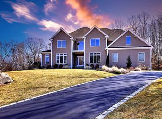 51 Tudor Ln, Trumbull, CT 06611