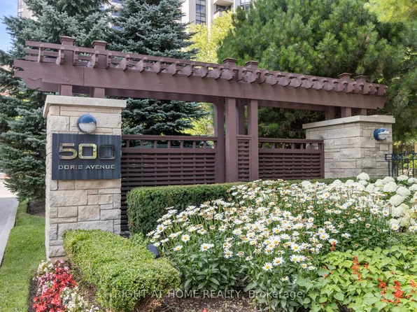 500 Doris Ave #Townhouse 1, Toronto, ON M2N 0C1