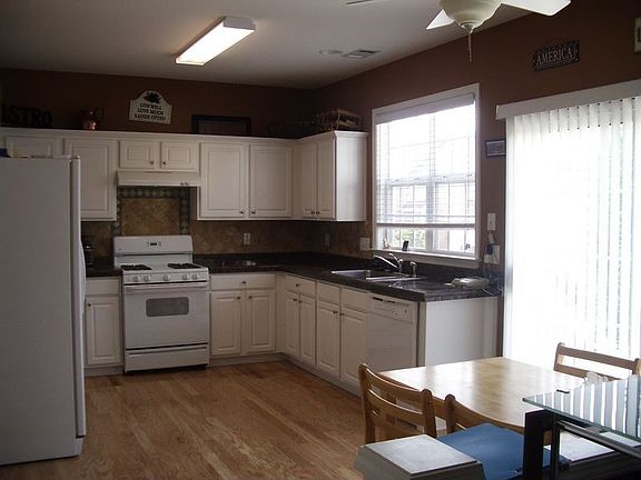 Big kitchen w/granite tile c'tops, hardwood floors and designed backsplash