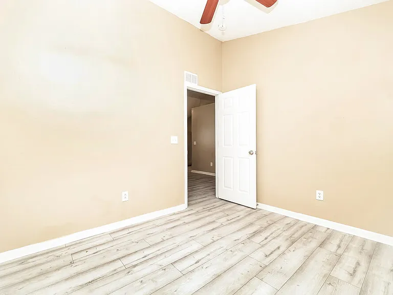 6719 Summer Cove Dr — Photo 14