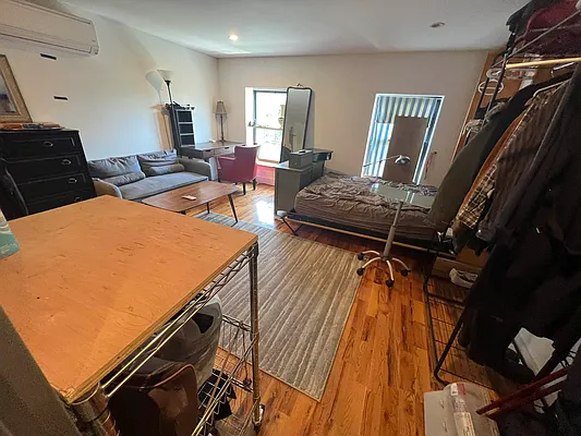 Rented by Delmark Realty LLC | media 46