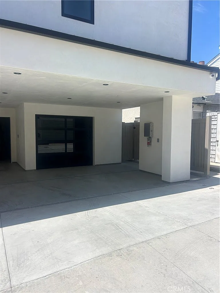 2 bed, 2.5 bath, 1231 sqft, $10,500 — Photo 2