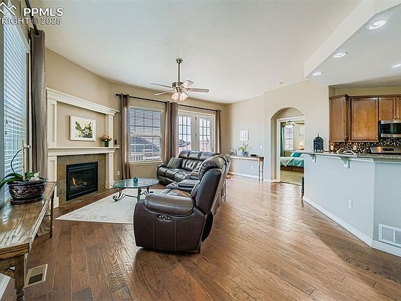 4th image of 8099 Hollygrape Ln