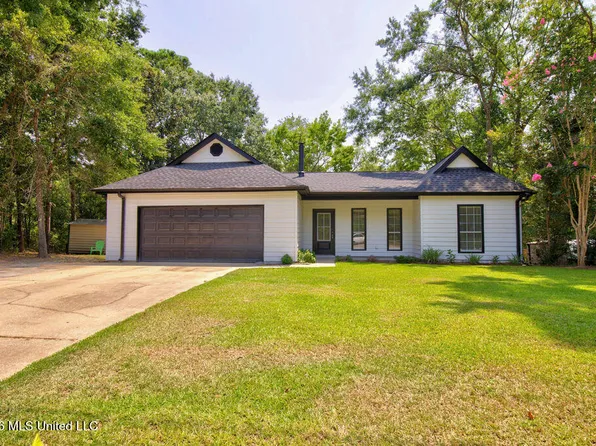 1528 Barracuda Dr, Gautier, MS 39553