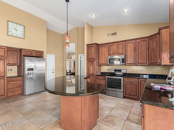 3rd image of 876 W EMERALD ISLAND Drive