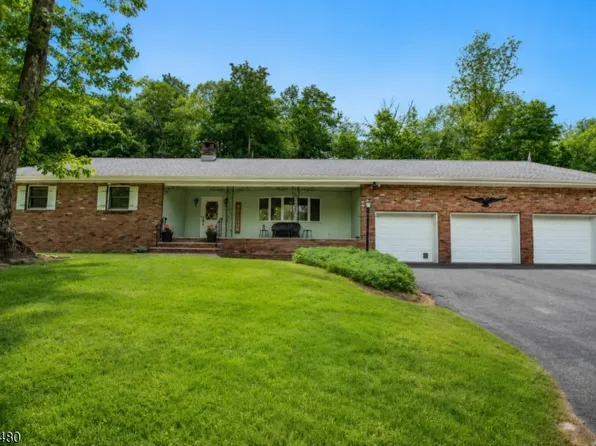 30 Woodland Rd, Franklin Boro, NJ 07416