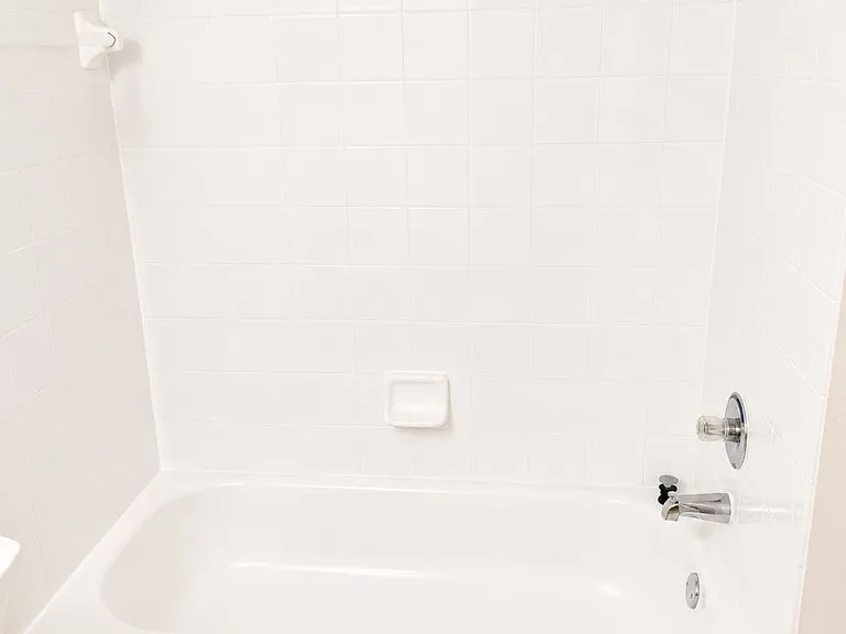 BATH TUB