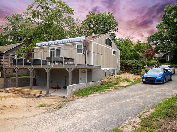 2nd image of 17 Canoe Place Rd
