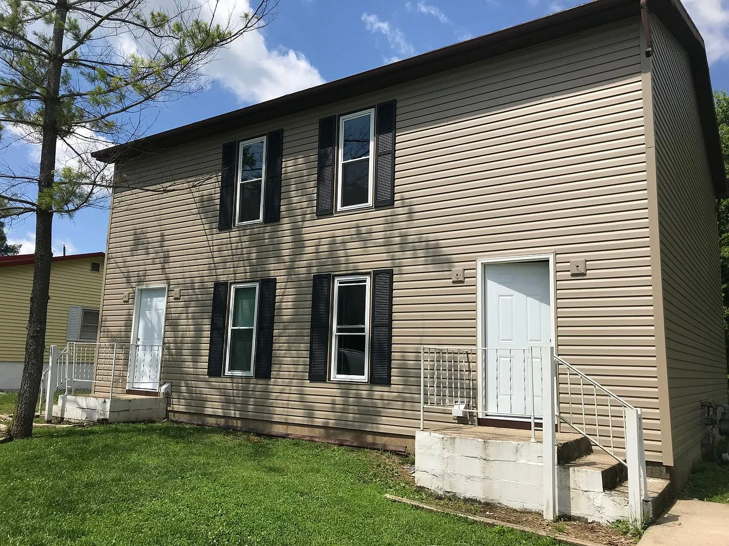 New Listing Circleville - Newly Updated 2 Bedroom Duplex — Photo 2