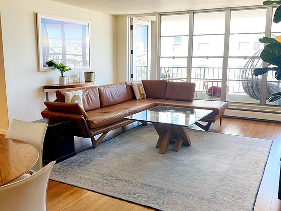 2nd image of 2040 Franklin St APT 604
