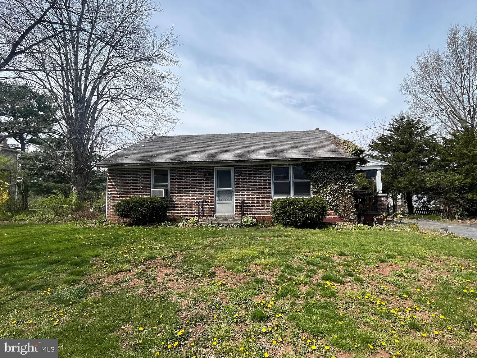 865 Hopeland Rd photo 1