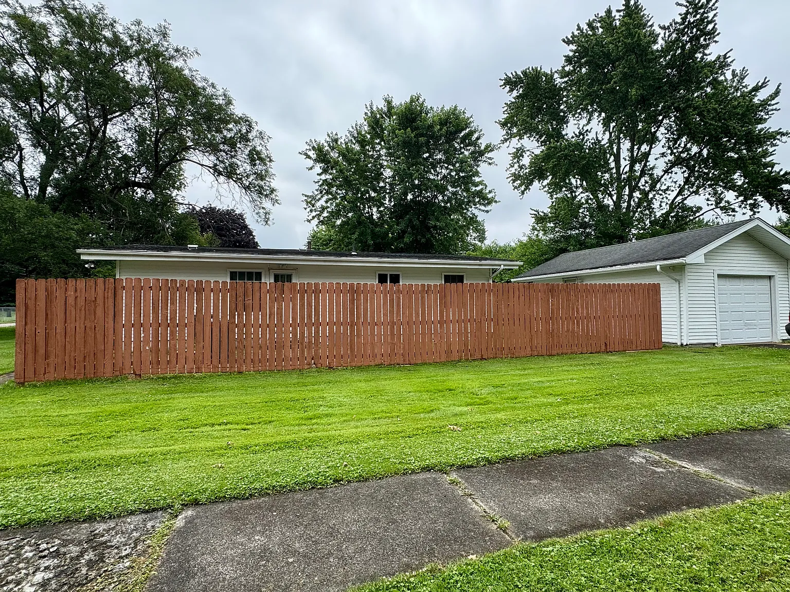 3 bed, 1100 sqft, $1,450 — Photo 1