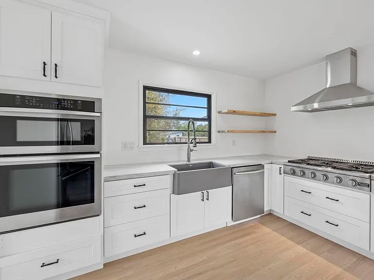 1061 Buena Vista Way — Photo 17