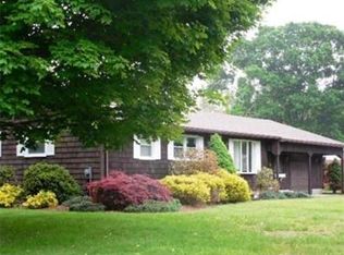 2 Overlook Dr, Wilbraham, MA 01095